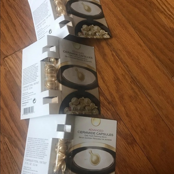 Elizabeth Arden Advanced Ceramide Capsule Skincare - Picture 3 of 3